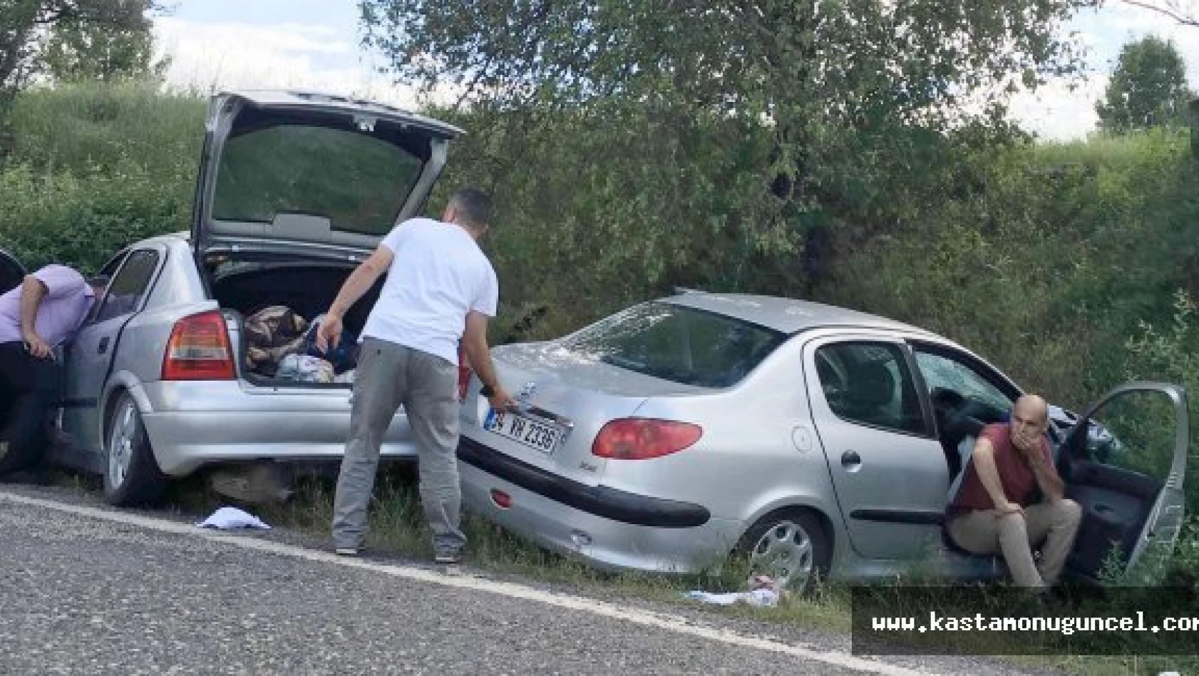 Kastamonu'da otomobiller çarpıştı: 1 ölü, 2 yaralı