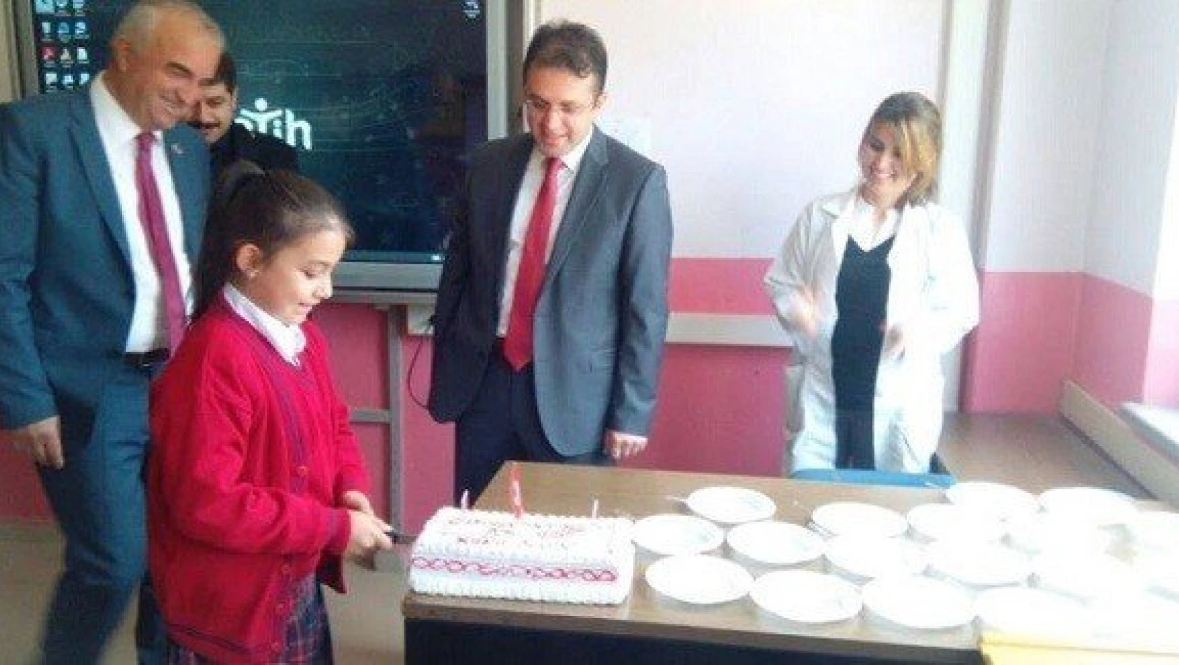 Daday okulları Cumhuriyet'in kuruluşunu pasta ile kutladı