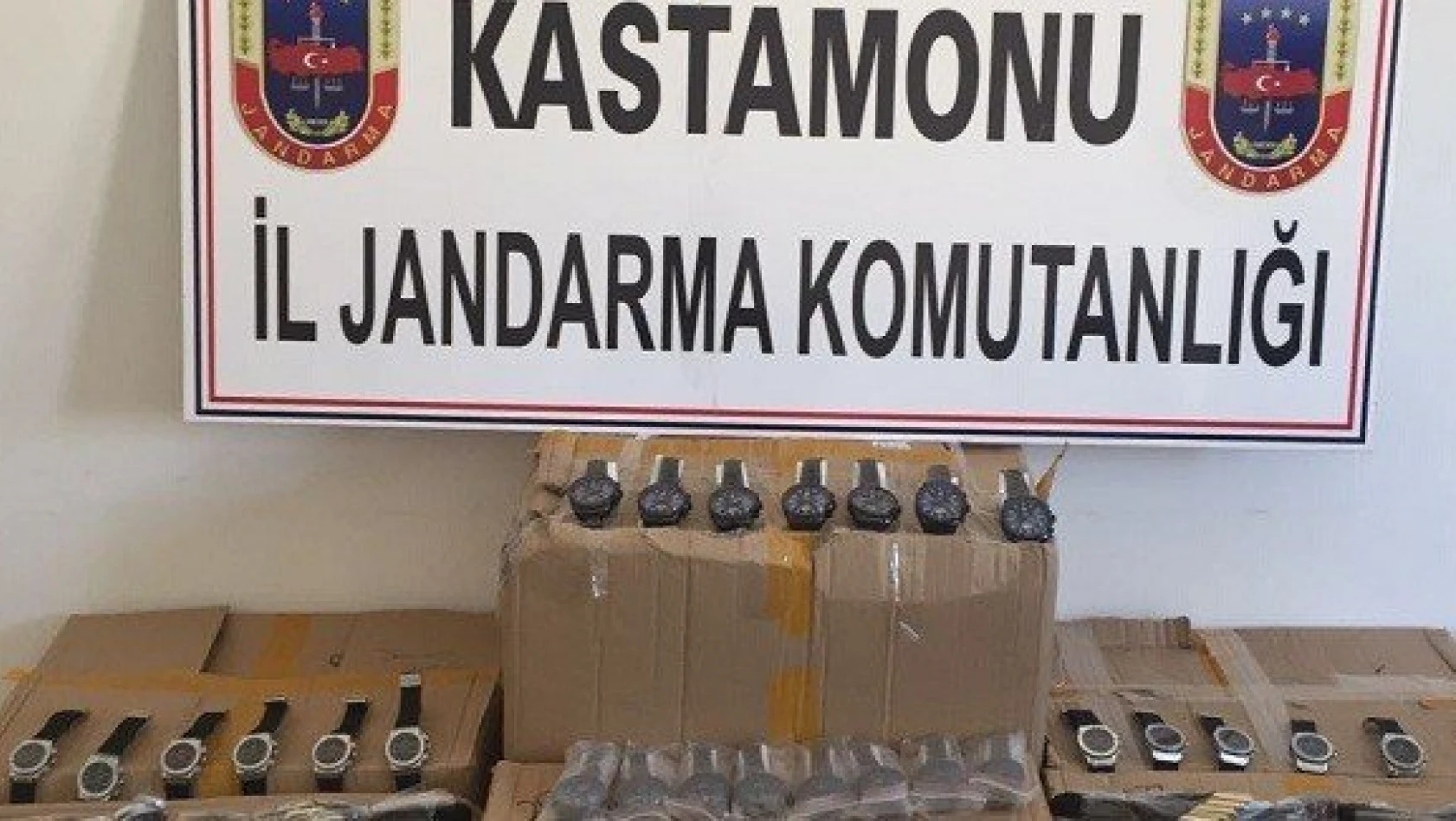 Jandarma 7 bin 500 kaçak kol saati yakaladı