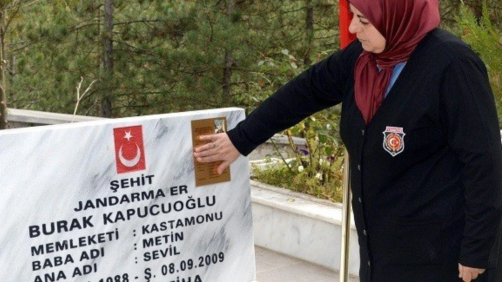 HDP'liler tutuklandı, şehit oğlunun mezarına koştu