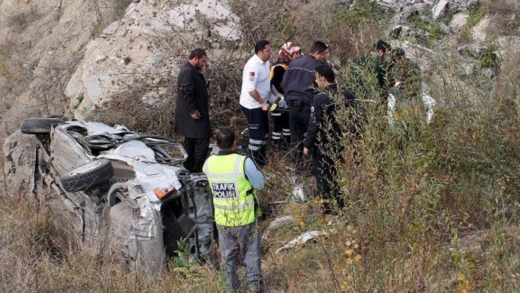 Tosya'da otomobil dereye uçtu: 1 yaralı