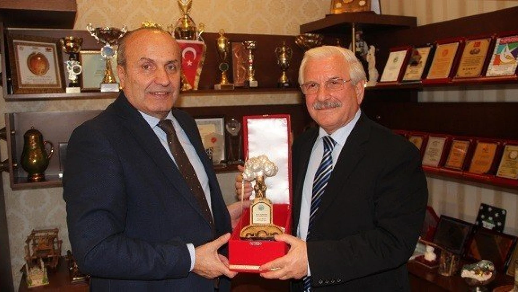 Emekli Vali İngenç'ten Başkan Arslan'ı ziyaret