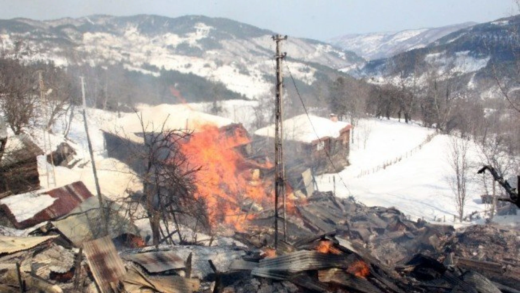 Kastamonu'da yangın: 7 ev kül oldu!