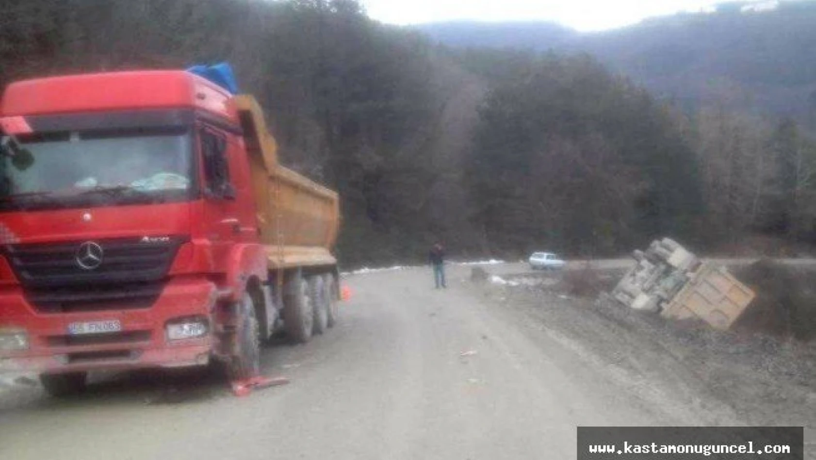 Kastamonu'da iki kamyon çarpıştı: 1 yaralı