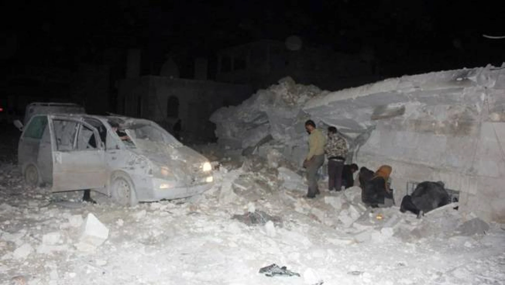 Camiye hava saldırısı: 63 ölü