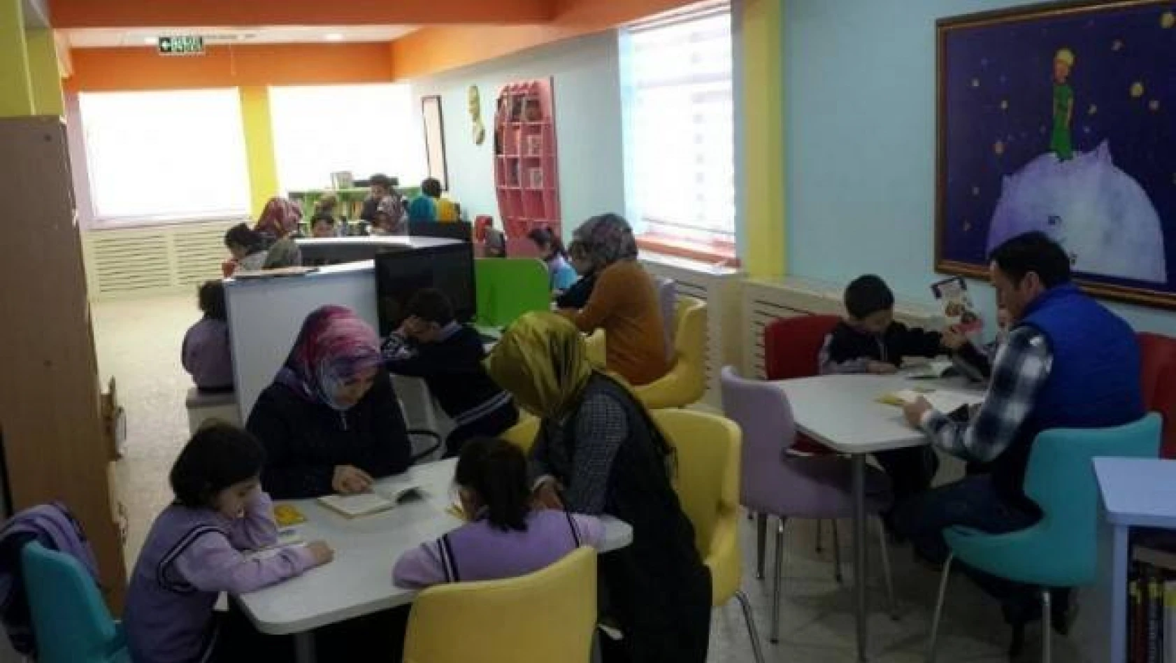 Pınarbaşı'da 'Ailemle Okuyorum' projesi başladı