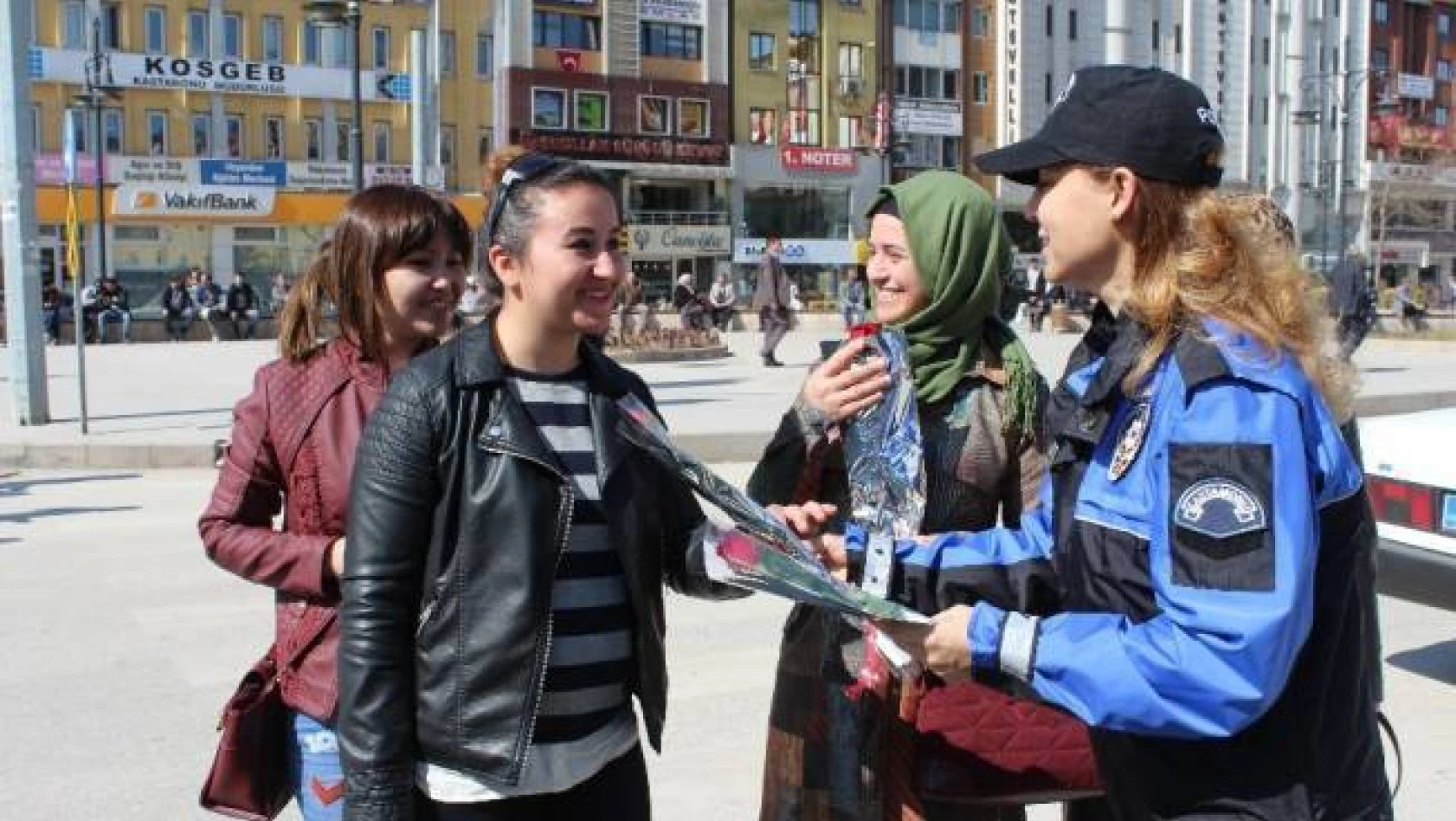 Polis, Kadınlar Gününü kutladı