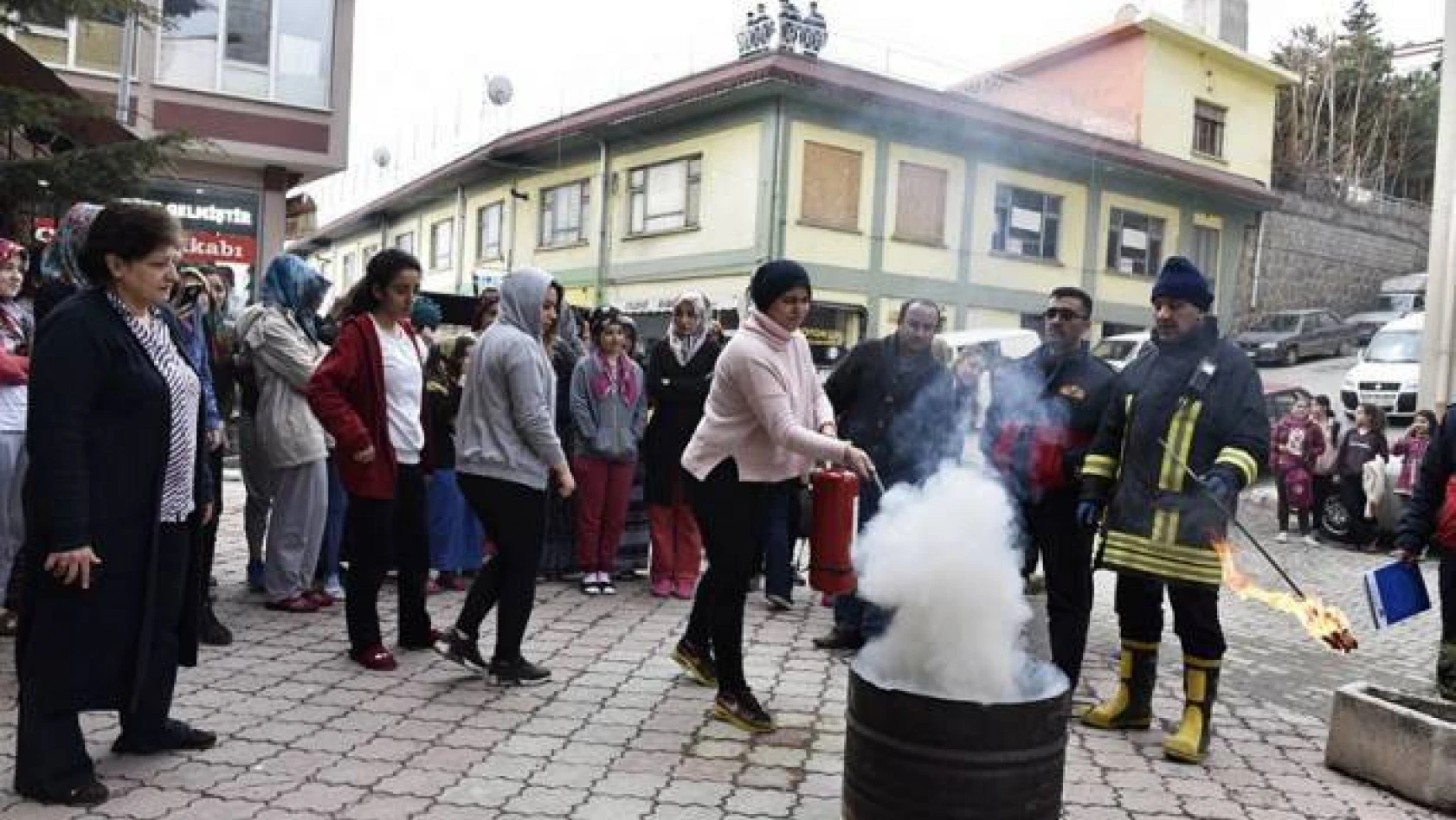 Tosya'da öğrenci yurdunda yangın tatbikatı