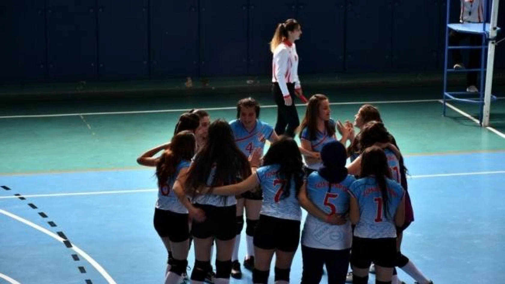 Tosyaspor Voleybol Takımı, yarı finale yükseldi