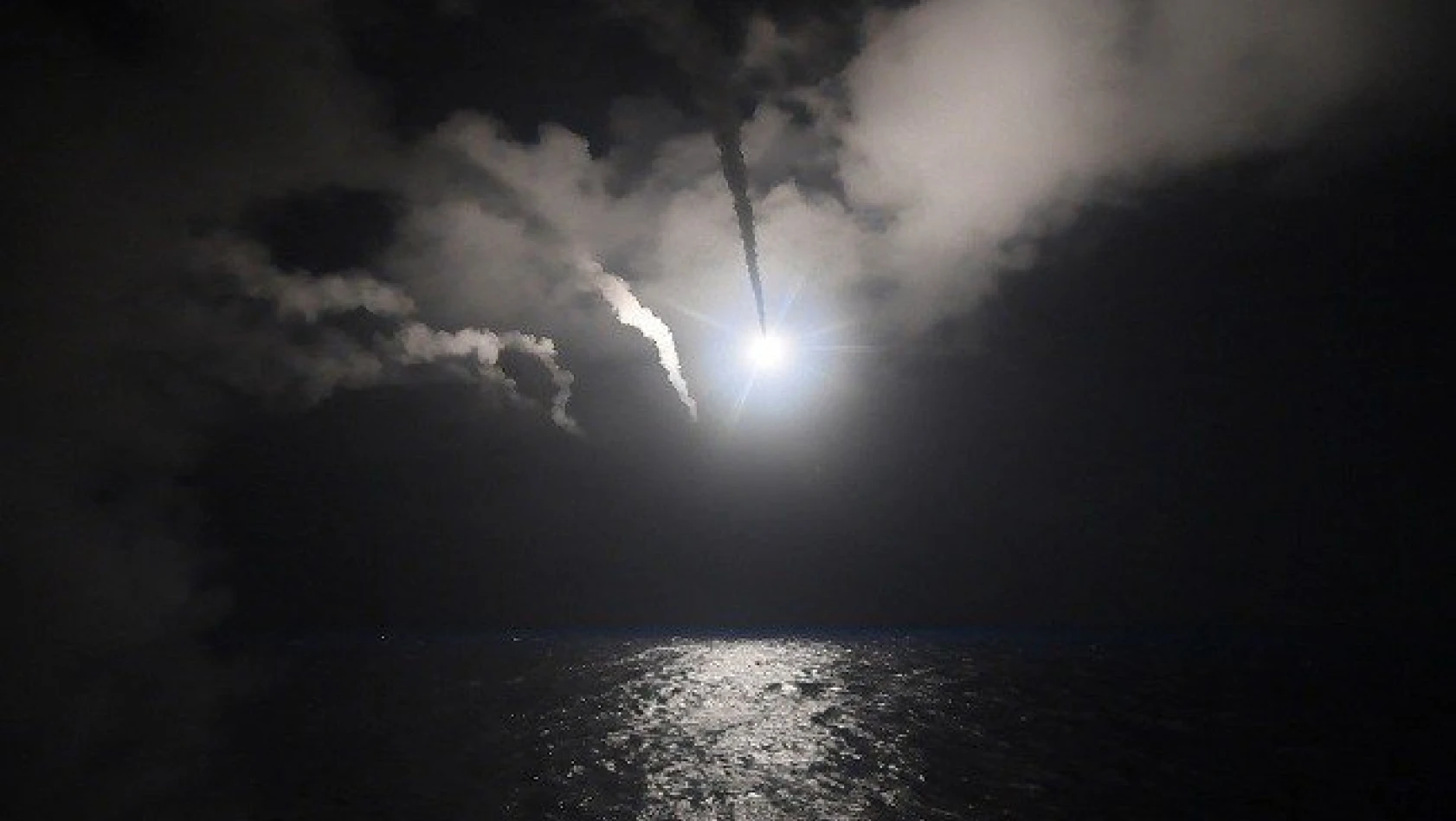 ABD, Suriye'yi füzelerle vurdu