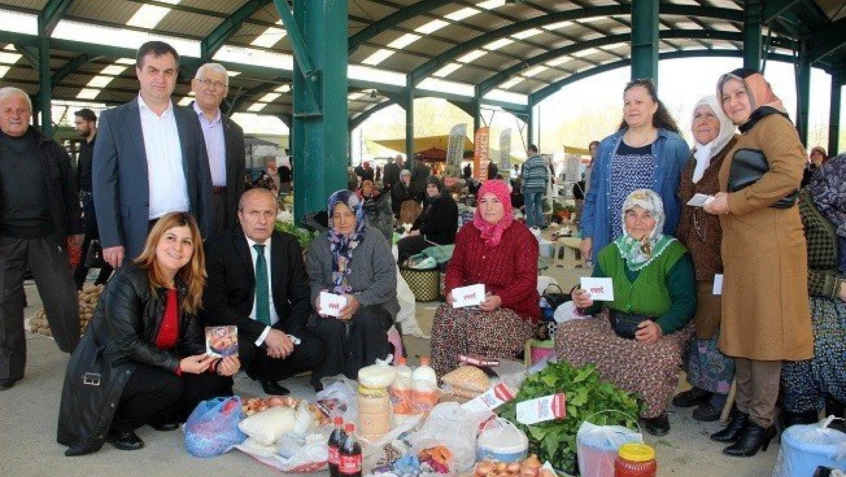 Arslan, Cuma pazarında vatandaşları ziyaret etti