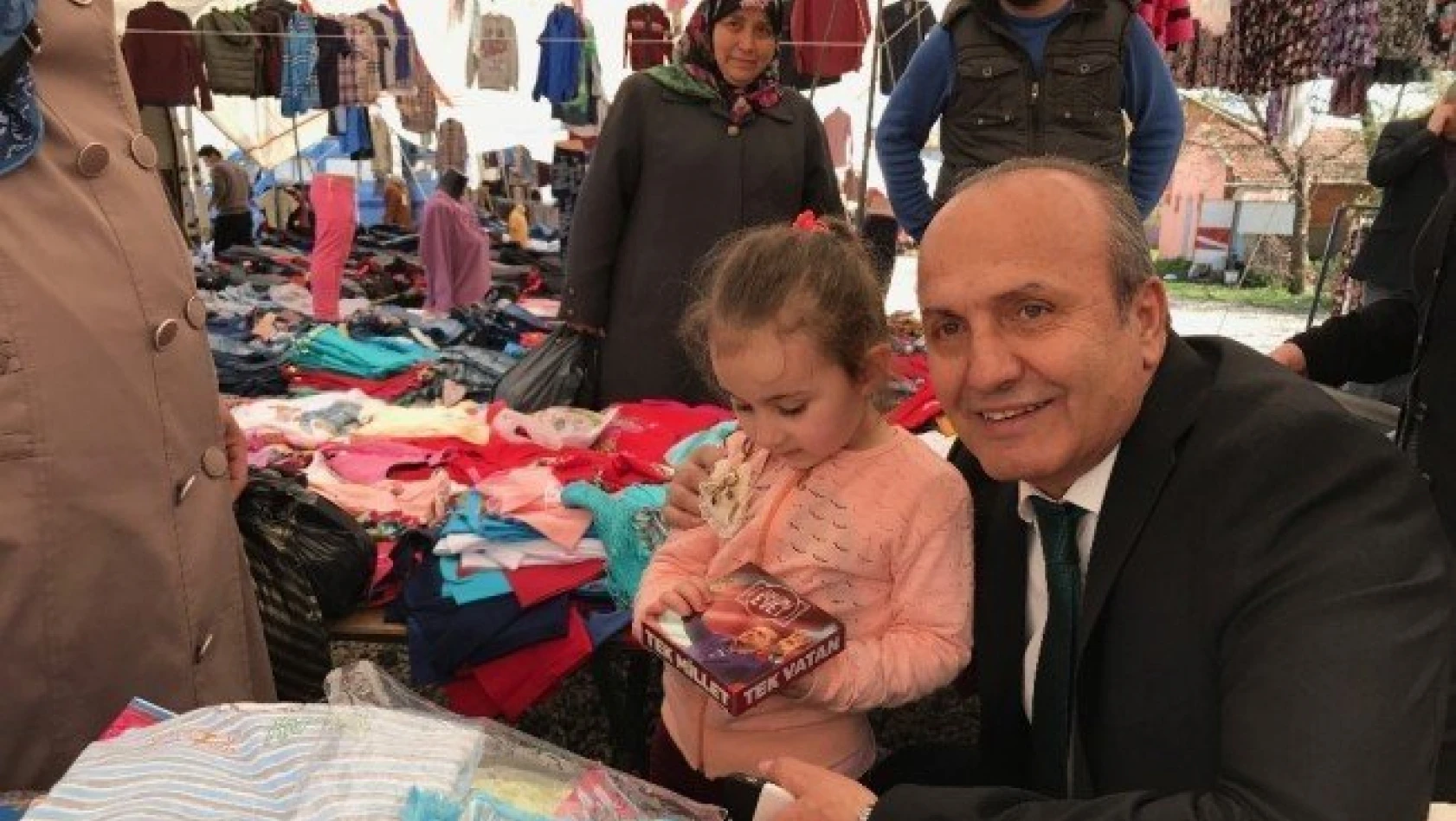 Başkan Arslan, Cuma pazarında vatandaşları ziyaret etti