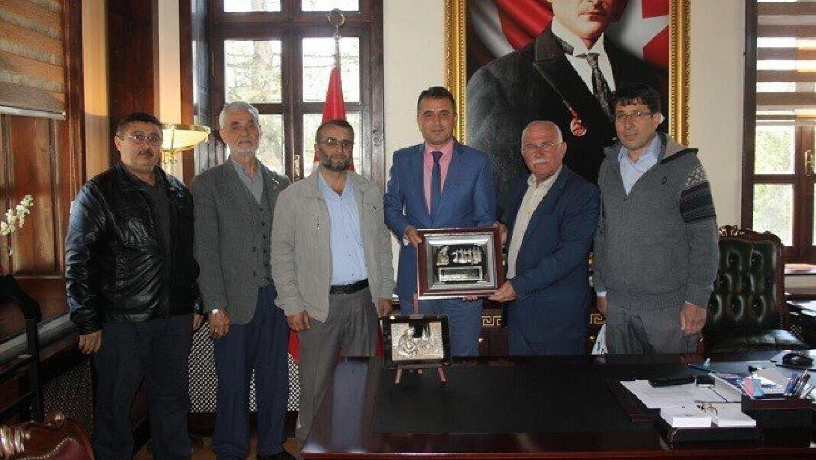 Şehit ailelerinden Kaymakam Yüksel ve Başkan Arslan'a ziyaret