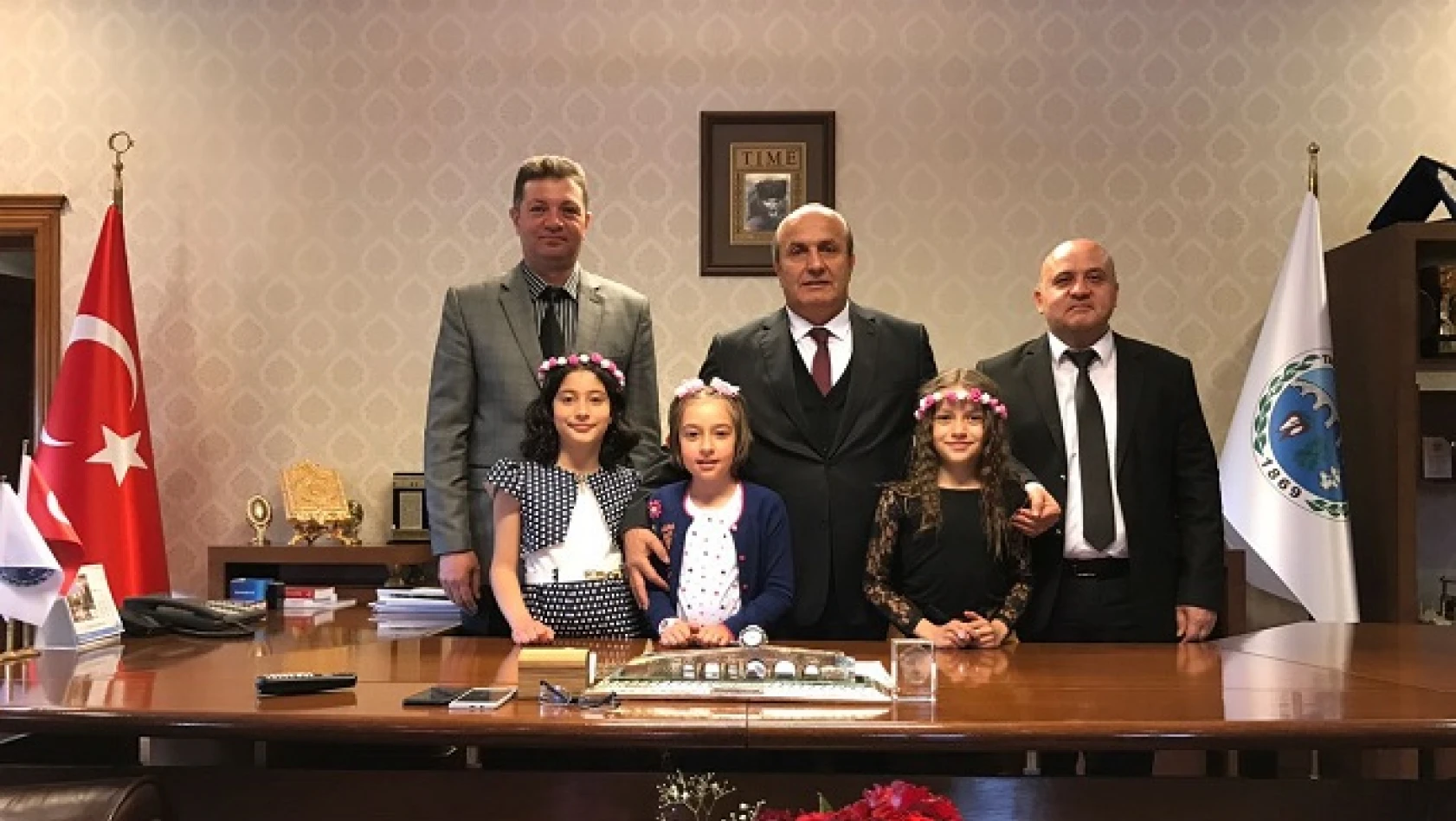 Taşköprü'de Kaymakamlık ve Belediye Başkanlığı'na minikler oturdu