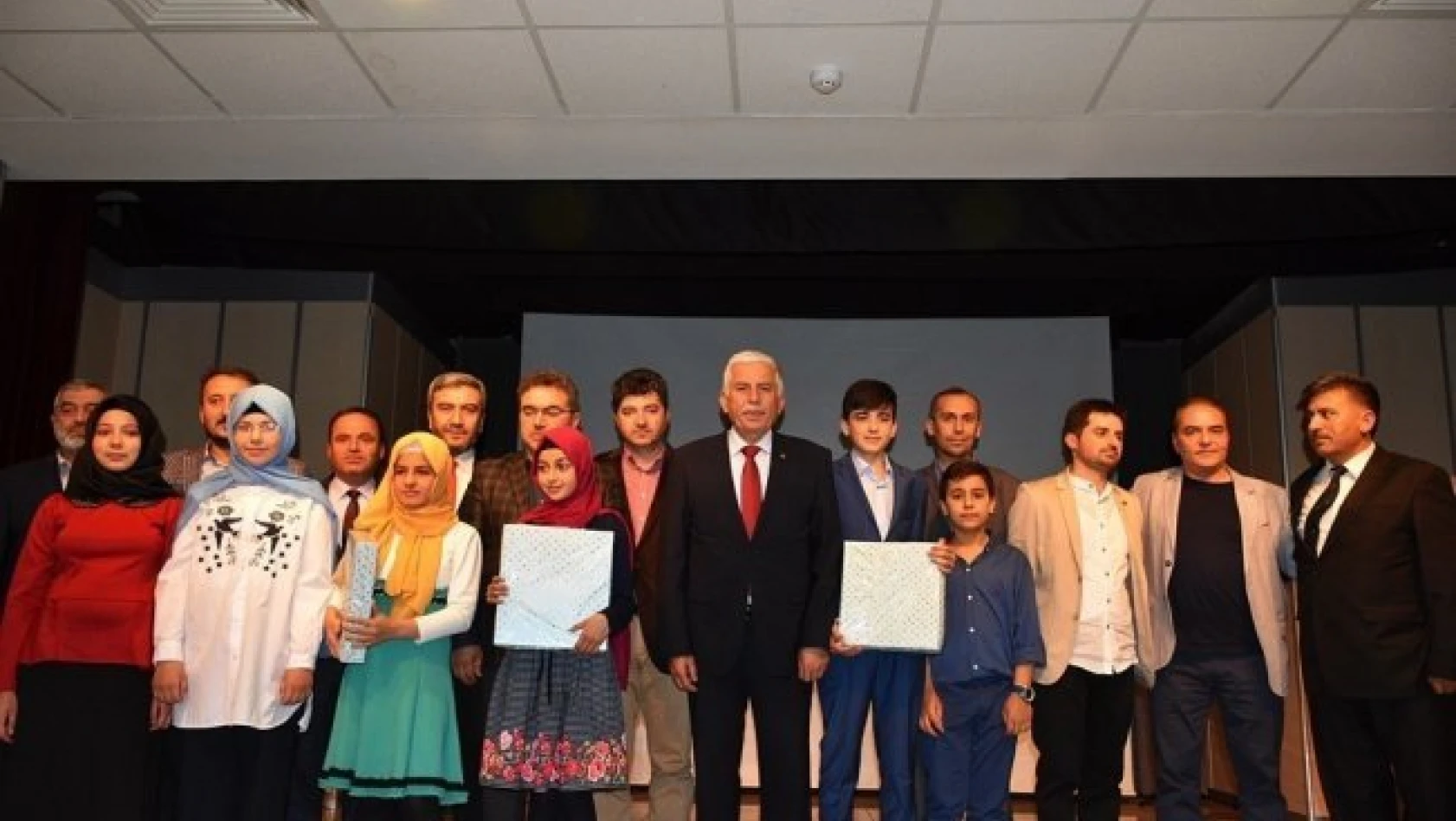 Tosya'da &quot40 Hadis 40 şiir okuma" yarışması yapıldı