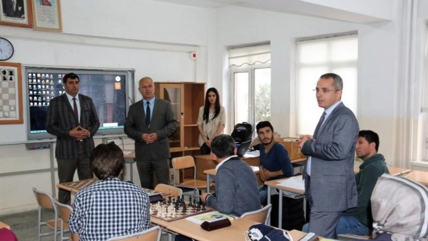 Tosya'da Satranç antrenörlük kursu açıldı