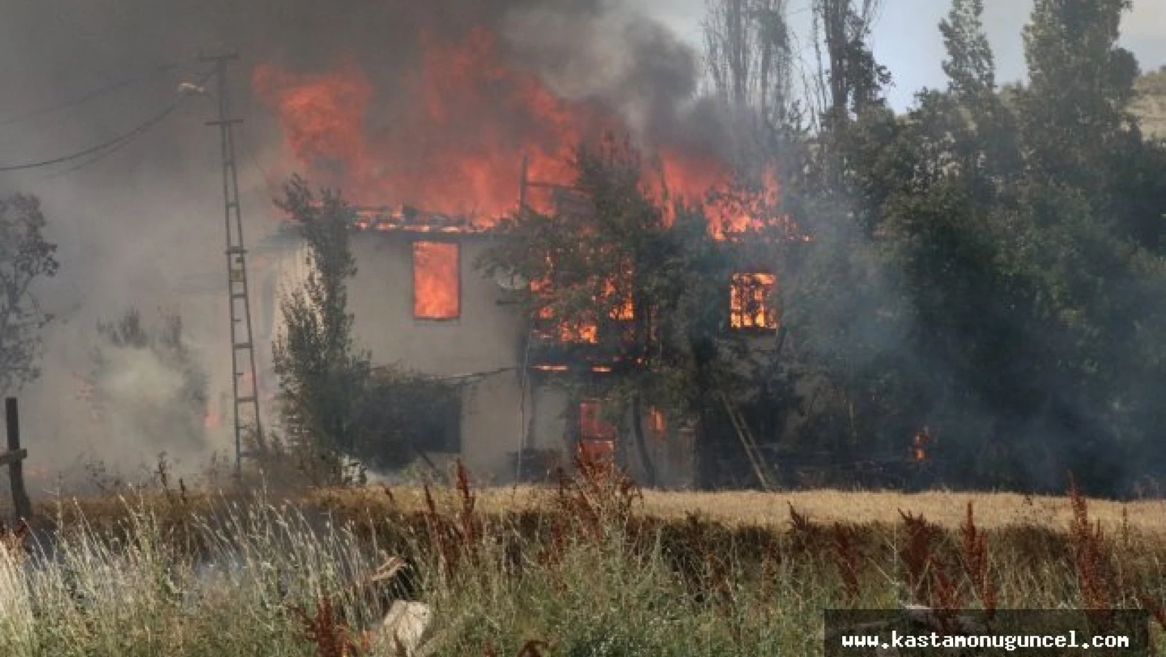 Çankırı'da 10'dan fazla ev kül oldu