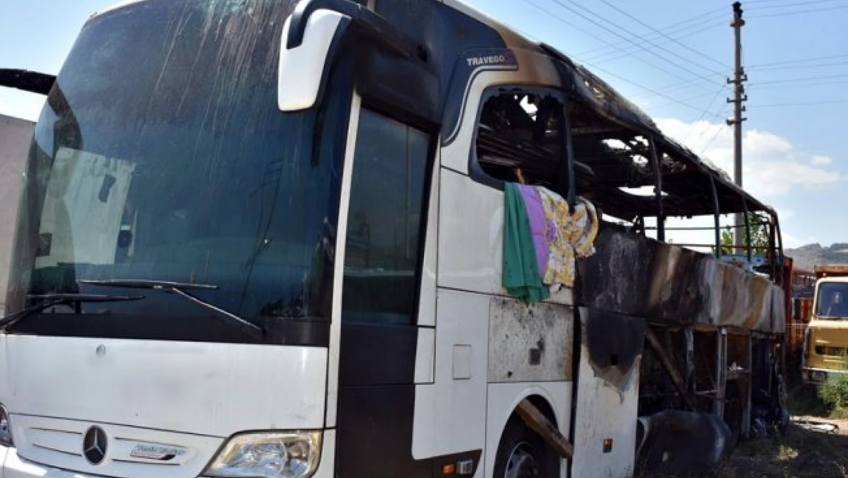 46 yolcunun bulunduğu otobüs alev alev yandı