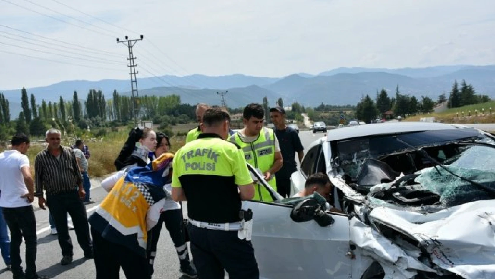 Kastamonu'da otomobil ile tır çarpıştı: 2 yaralı