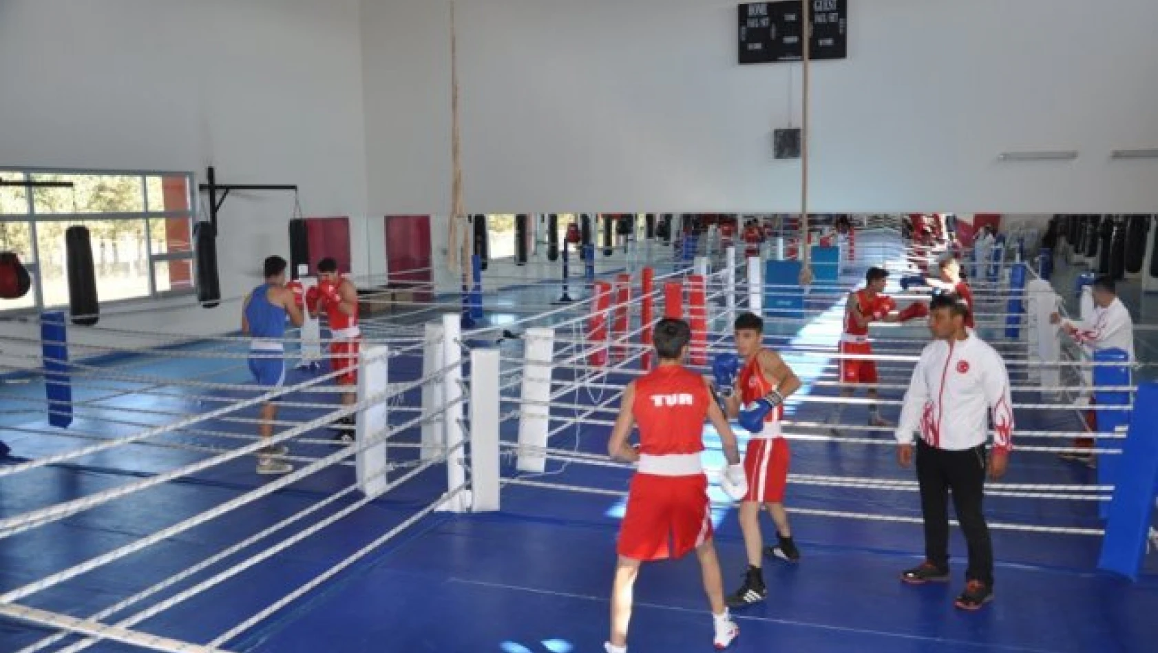 Genç milli boksörlerin Kastamonu kampı sona erdi