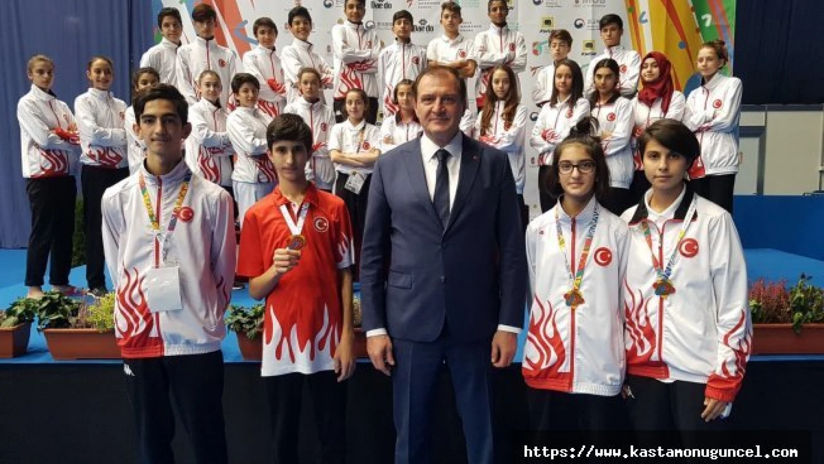 Milli taekwondocular Macaristan'dan 4 madalya ile döndü 