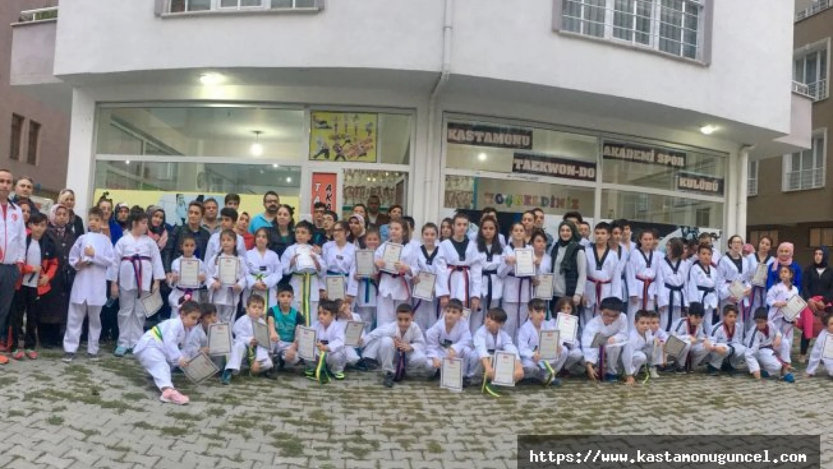 Taekwondo Akademi, kuşak sınavını gerçekleştirdi