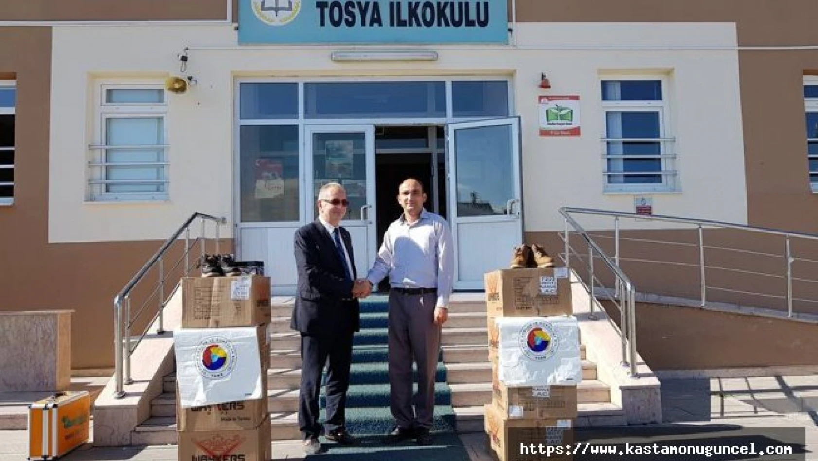 Tosya'da öğrencilere yardım 