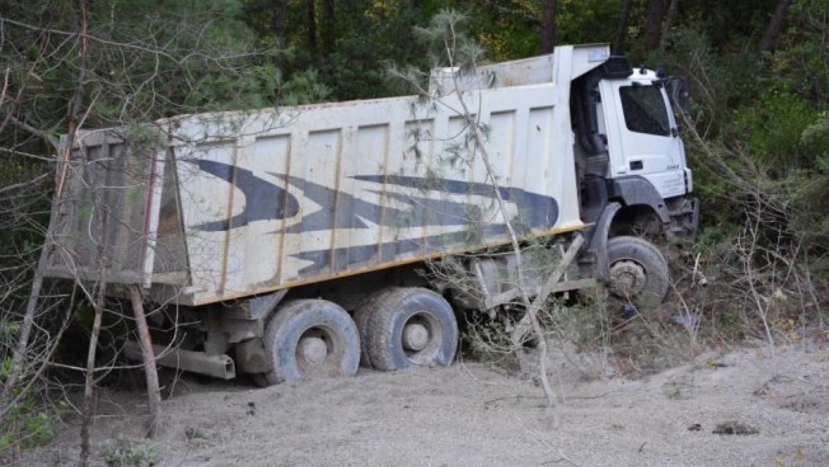 İnebolu'da kamyon devrildi: 1 yaralı