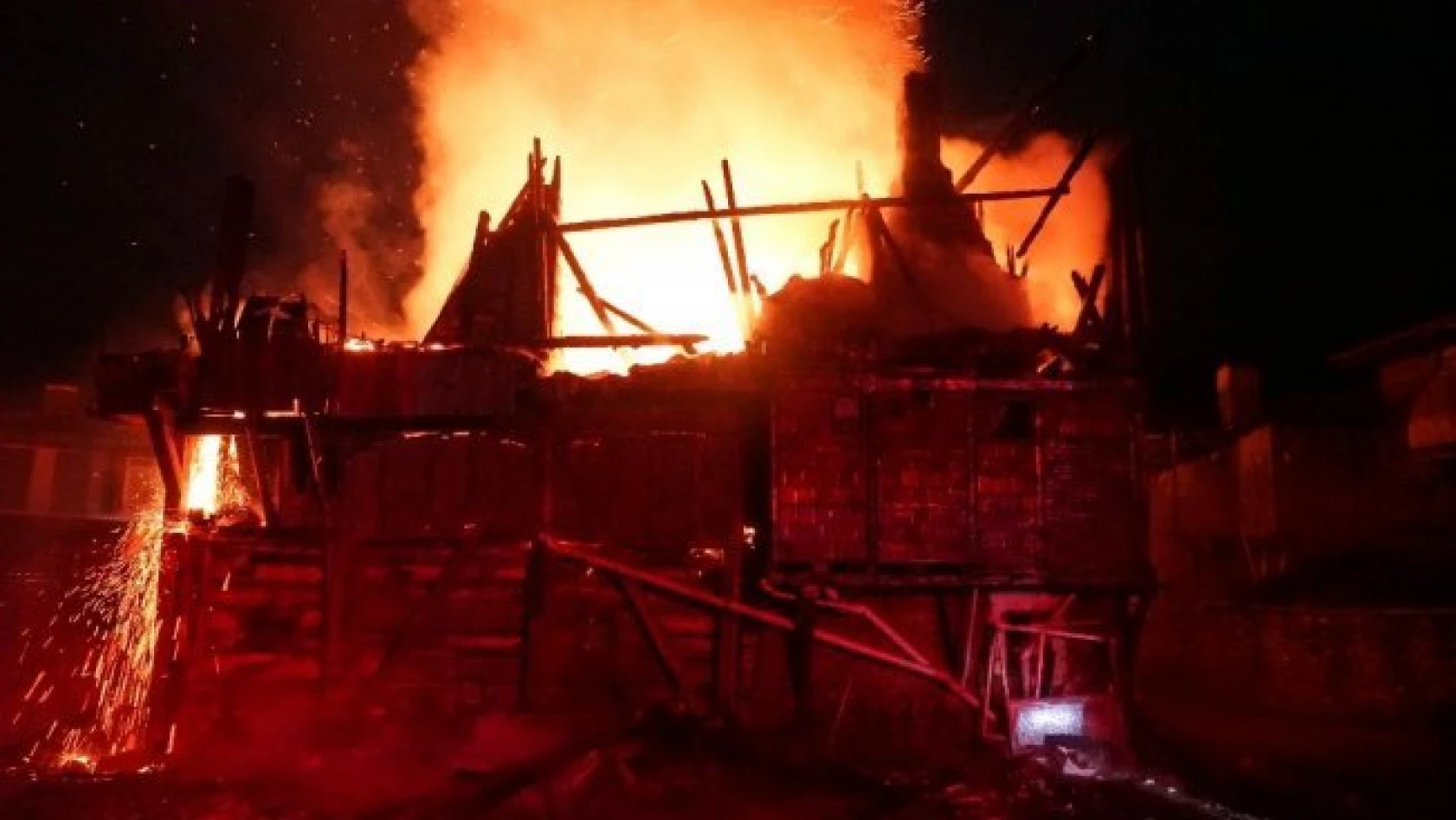 Kastamonu'da yangın: Bir konak kullanılamaz hale geldi