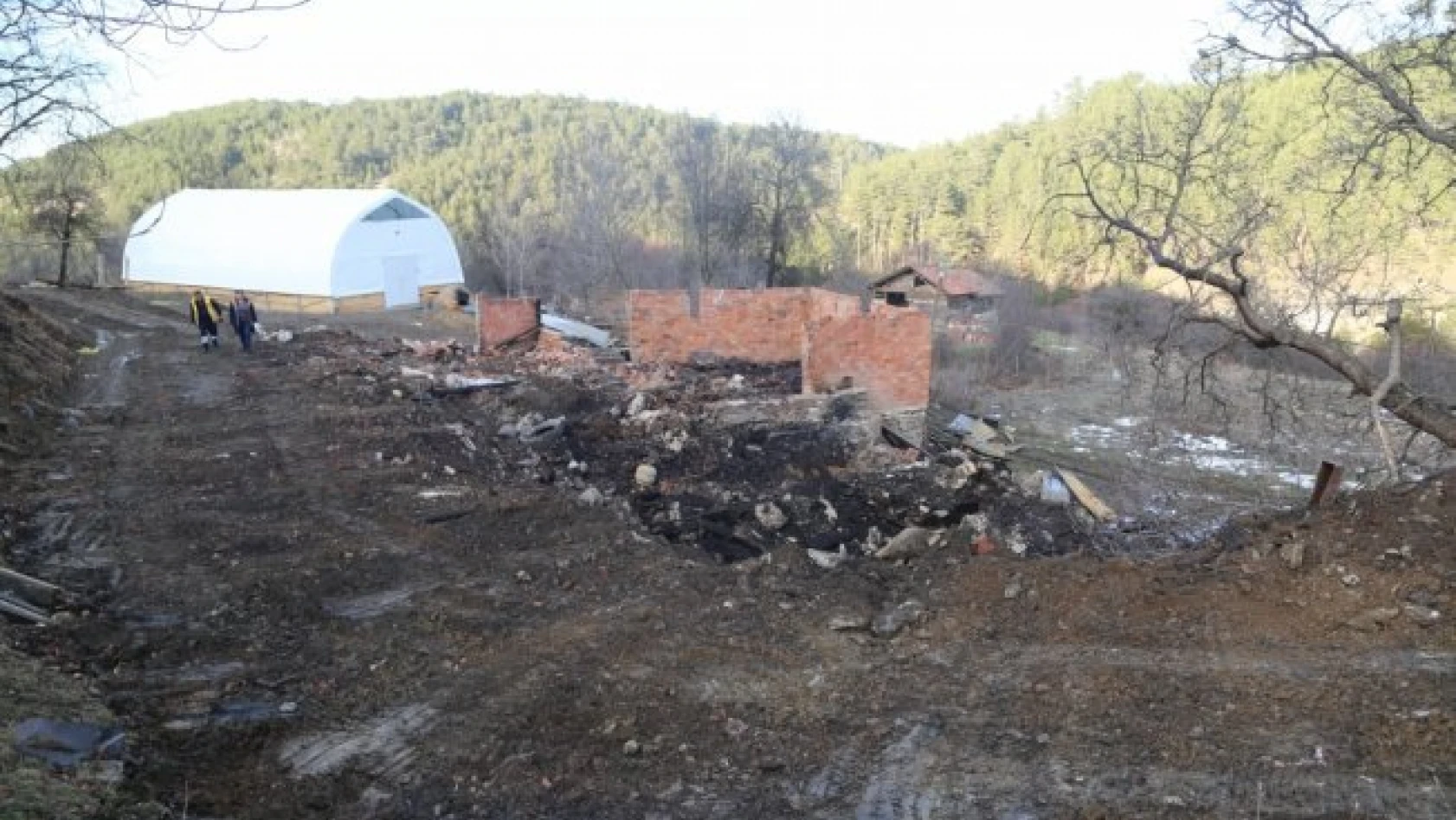 Kastamonu'da evleri yanan aileye 21 gündür ulaşılamıyor