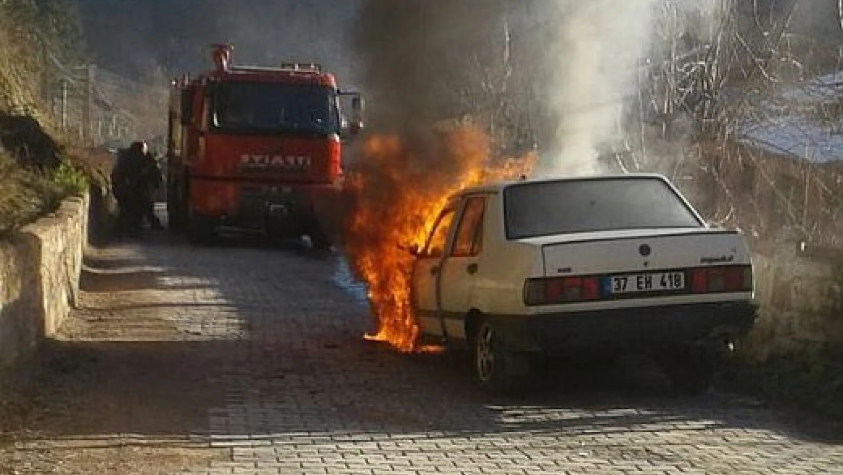 Kastamonu'da seyir halindeki otomobil yandı