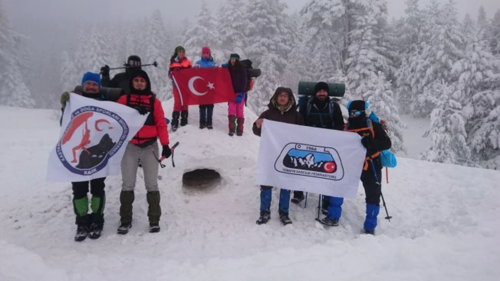 Kastamonulu Dağcılardan Ilgaz'da kar mağarası eğitimi