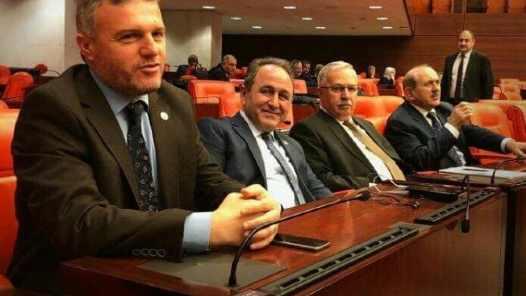 Milletvekillerimiz Cumhurbaşkanı Erdoğan'la bir araya geldi