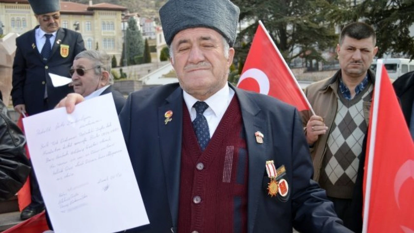 87 yaşındaki Tekşen, gönüllü askerlik müracaatında bulundu