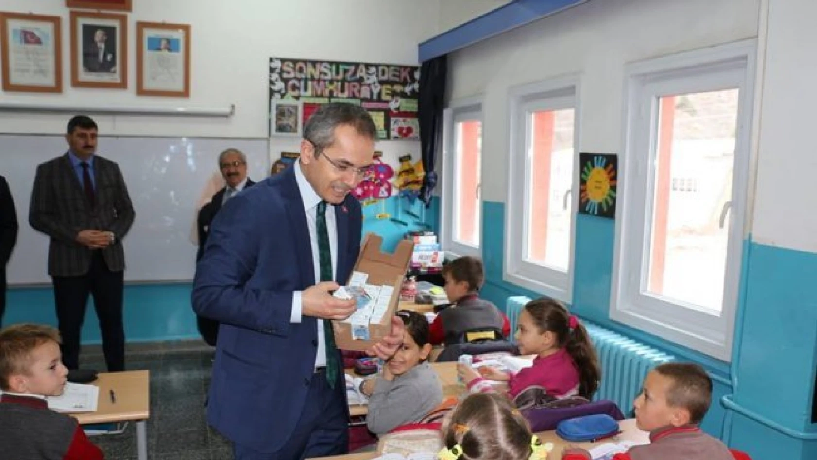 Tosya'da bin 230 öğrenci okulda süt içecek