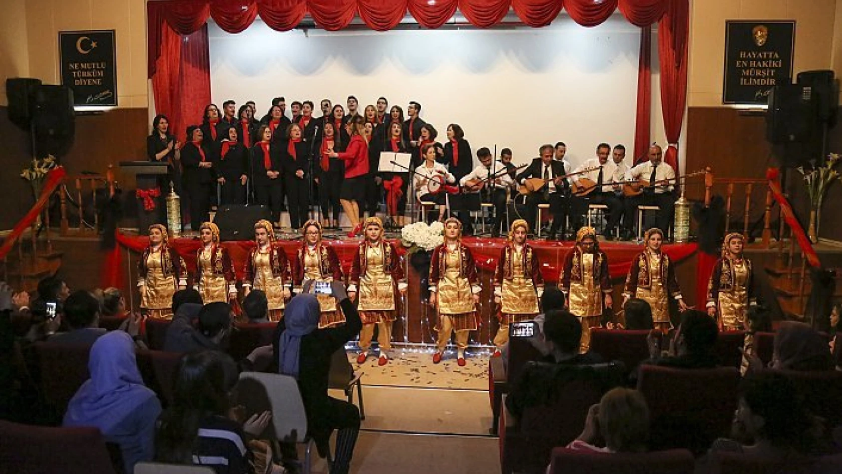 Abana'da Türk Halk Müziği konseri