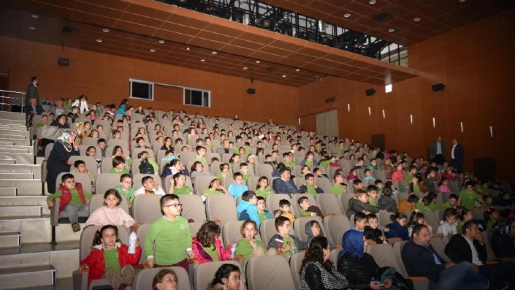 İlkokul öğrencileri 'Çanakkale Geçilmez' animasyon filmini izledi
