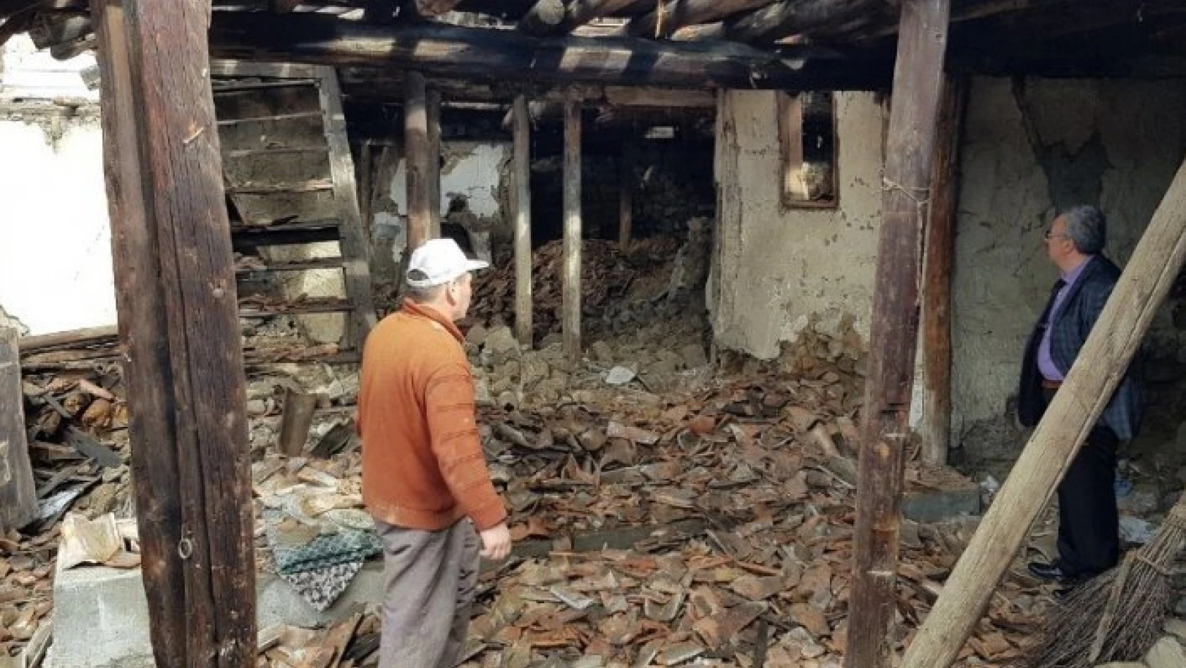 Tosya'da virane evler yıkılıyor