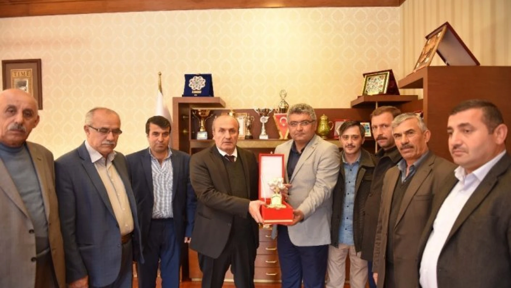 Muhtarlar Derneği'nden Başkan Arslan'a ziyaret