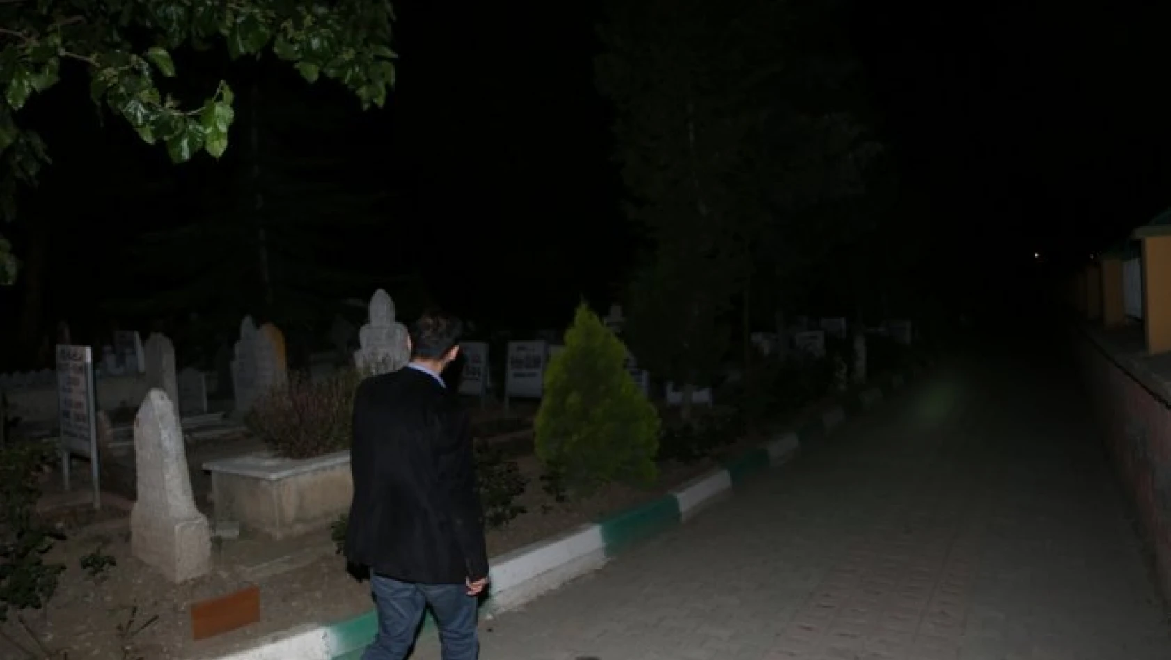 Çorum'daki 'mezarlıkta ağlayan kız' iddiası