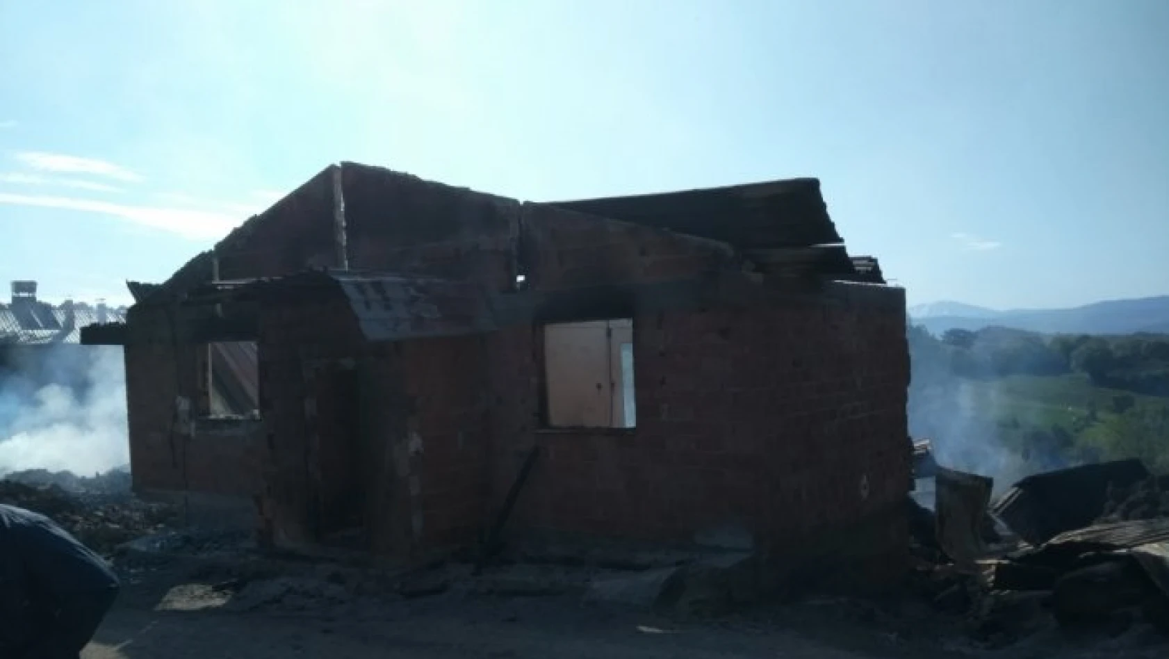 Kastamonu'da yangın: 7 ev, 3 samanlık yandı