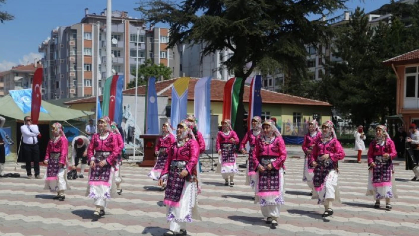 Üniversitede Türk geleneklerine göre kutlama