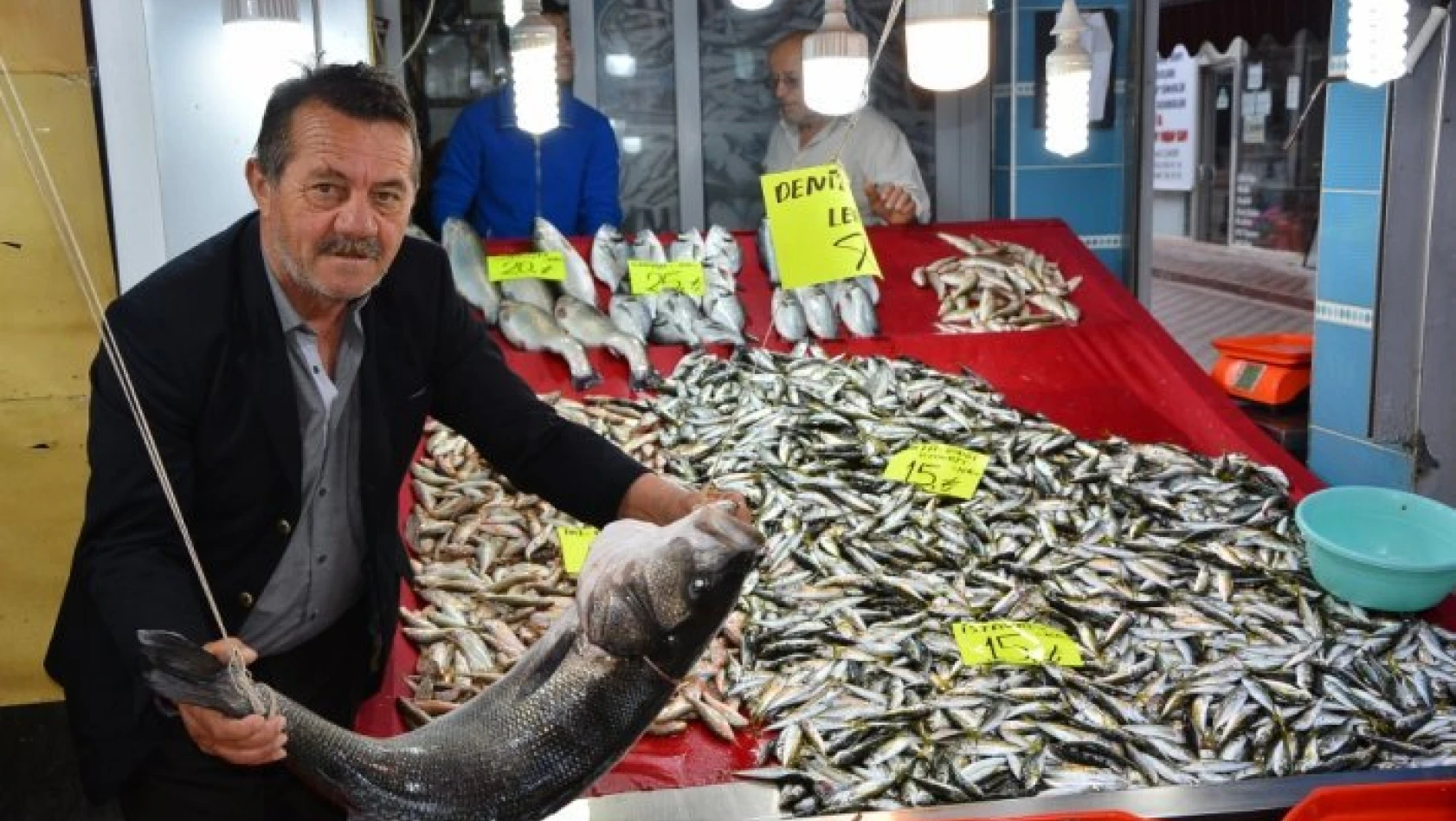 Balıkçılara 13 kilogramlık levrek sürprizi