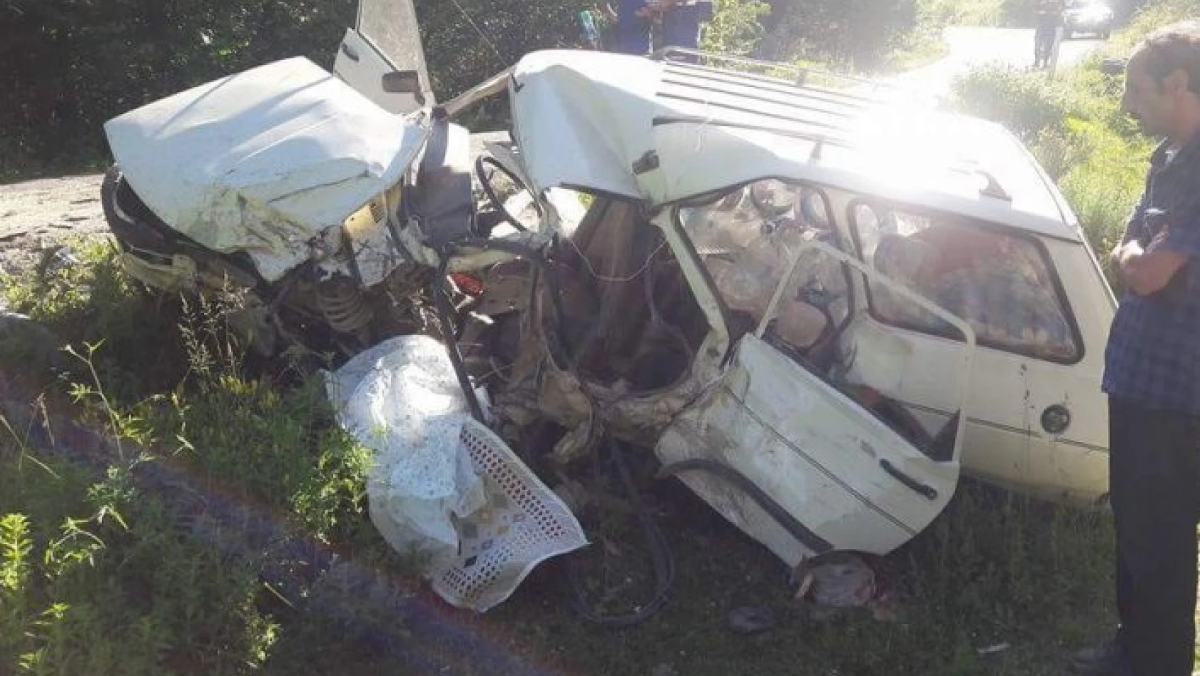 Kastamonu'da iki otomobil kafa kafaya çarpıştı: 1 ölü, 4 yaralı 