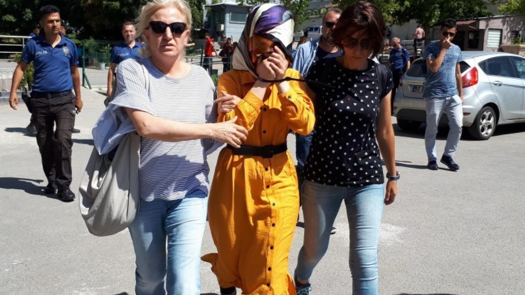 Atatürk'e hakaret eden kadın tutuklandı