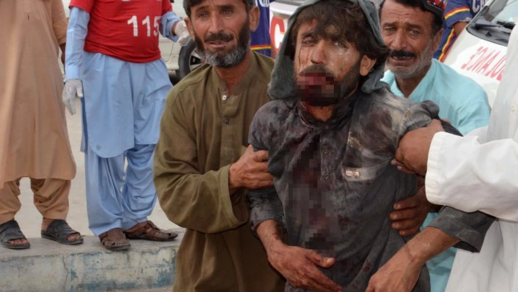 Pakistan'da seçim mitinglerine saldırı: Çok sayıda ölü var!