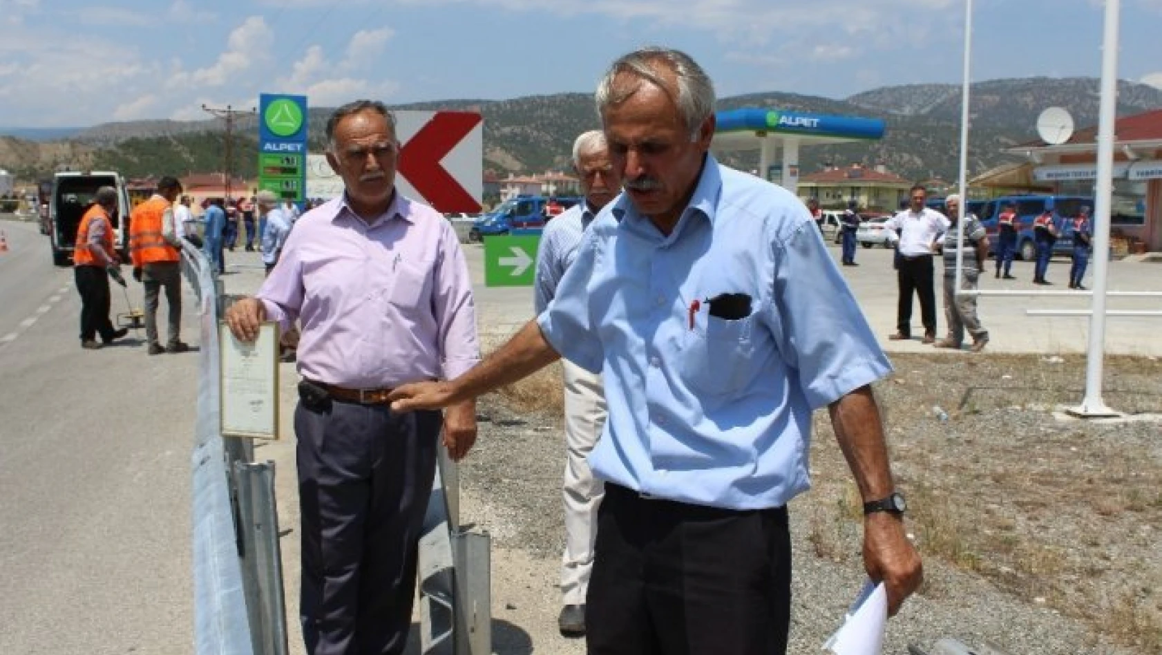 Tosya'da köylülerden yolun bariyerle  kapatılmasına tepki