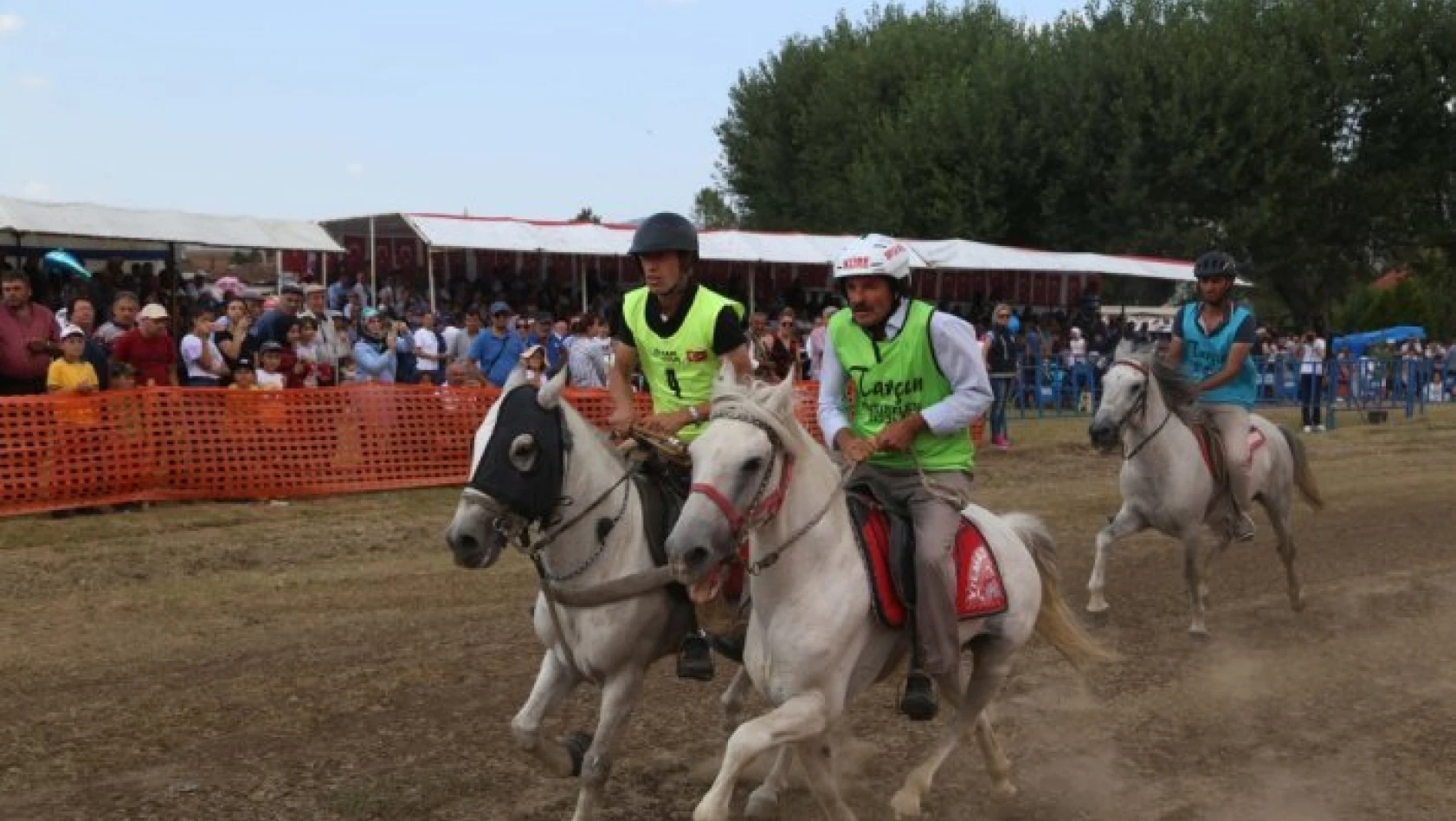 30 Ağustos Zafer At Yarışları yapıldı