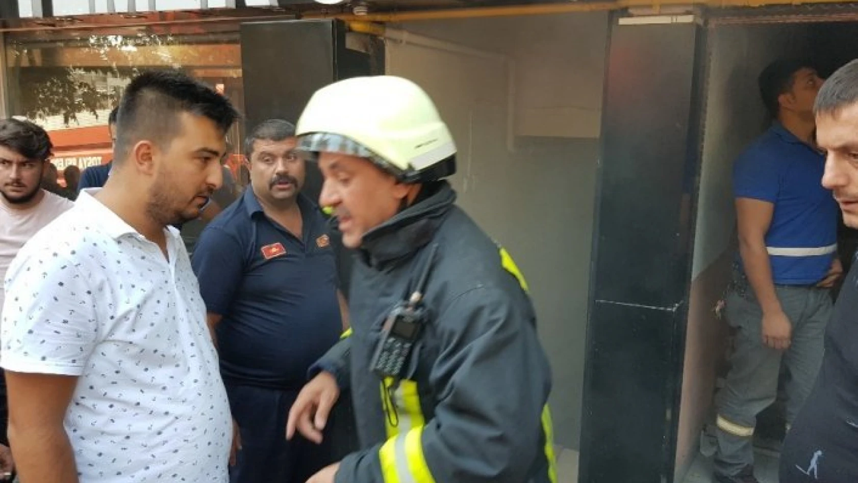 MHP Tosya İlçe Binasında bayramlaşma sırasında yangın çıktı