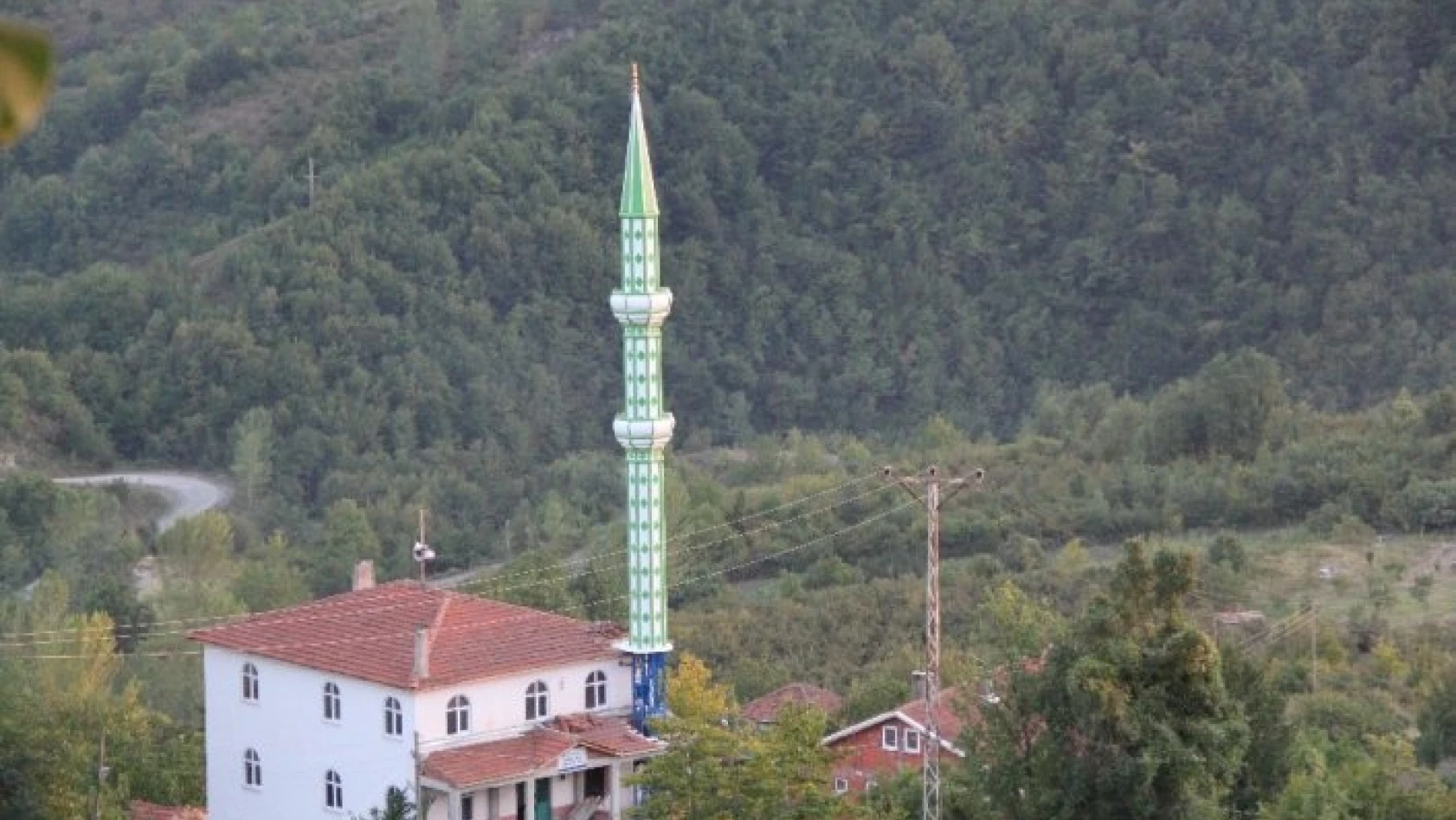 Gurbetçi vatandaş, köyündeki iki camiye minare yaptırdı